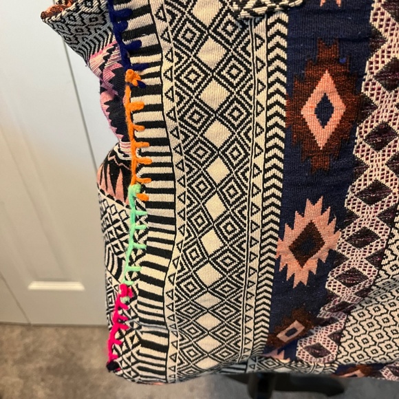 Street Level Multicolor Patterned Tote Bag - Picture 5 of 12